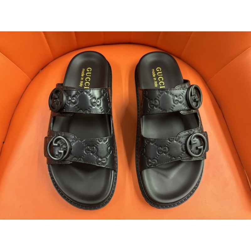 G*u*i slippers